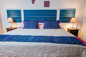 Standard Room (Cama extragrande 1, 4 y 7) | Laptop workspace, blackout drapes, iron/ironing board, free WiFi