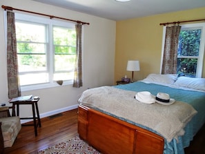 5 bedrooms, iron/ironing board, free WiFi, bed sheets