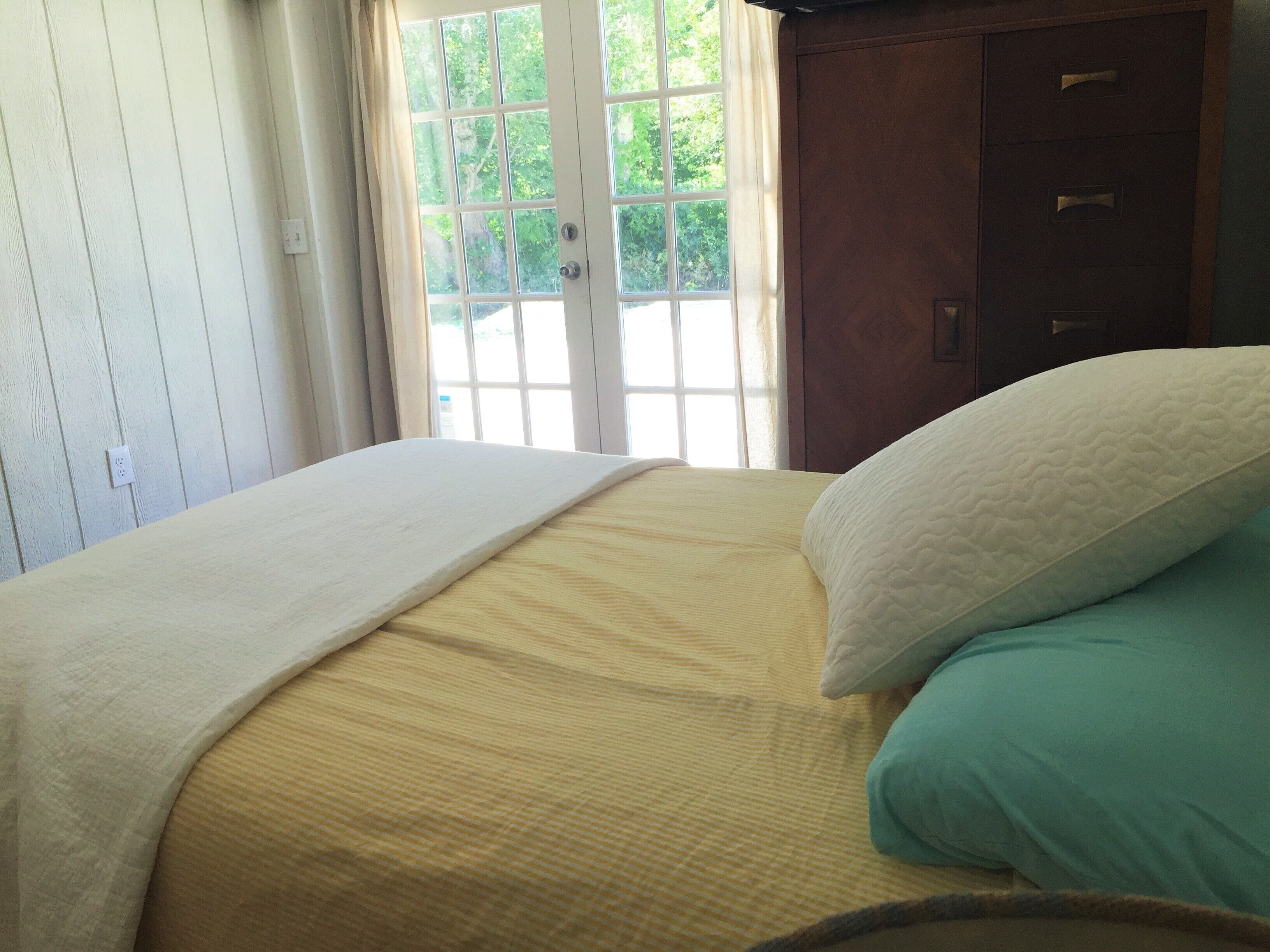 Spacious Solar Powered Beach Vacation Home - Family Friendly - Sleeps 12+ - Horseneck Beach, Westport