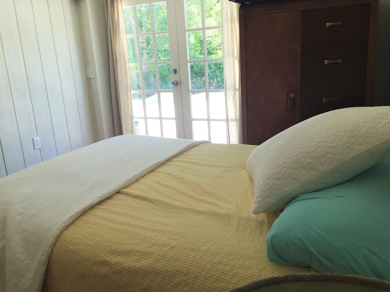 Spacious Solar Powered Beach Vacation Home - Family Friendly - Sleeps 12+ - Horseneck Beach, Westport