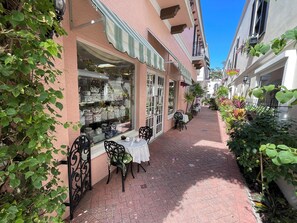 屋外ダイニングエリア