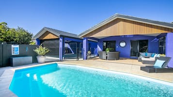 Een verwarmd zwembad