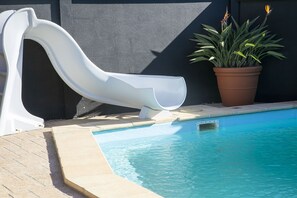 A heated pool - WATER FRONT OASIS - JETTY - MINERAL SPA HOT TUB - MINERAL SWIMMING POOL - KAYAKS (St Huberts Island)