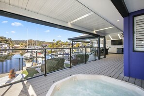 Terrace/patio - WATER FRONT OASIS - JETTY - MINERAL SPA HOT TUB - MINERAL SWIMMING POOL - KAYAKS (St Huberts Island)