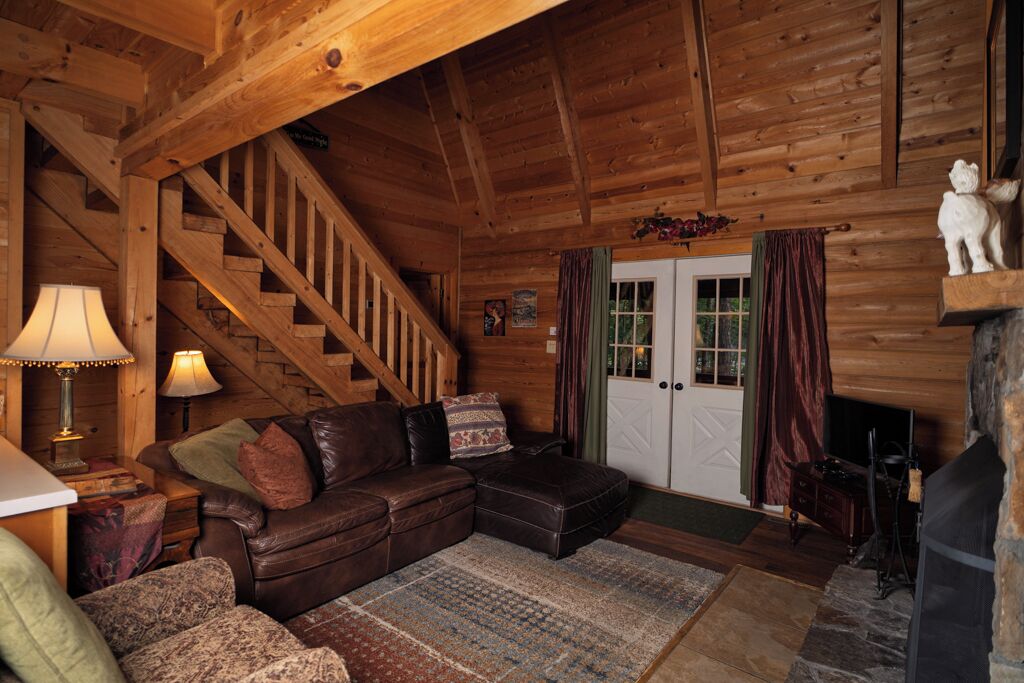 Smart-TV, Kamin, DVD-Player, Bücher