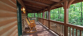 Family owned 2nd home;  Walk into FDR Park; 15 min to Callaway Gardens
