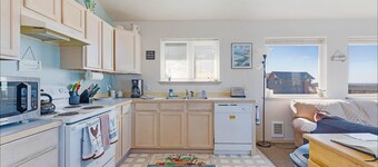 Beachfront 3BR home with ocean views in Westport.