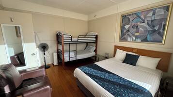 2 quartos, ferros/tábuas de passar roupa, Wi-Fi, roupa de cama