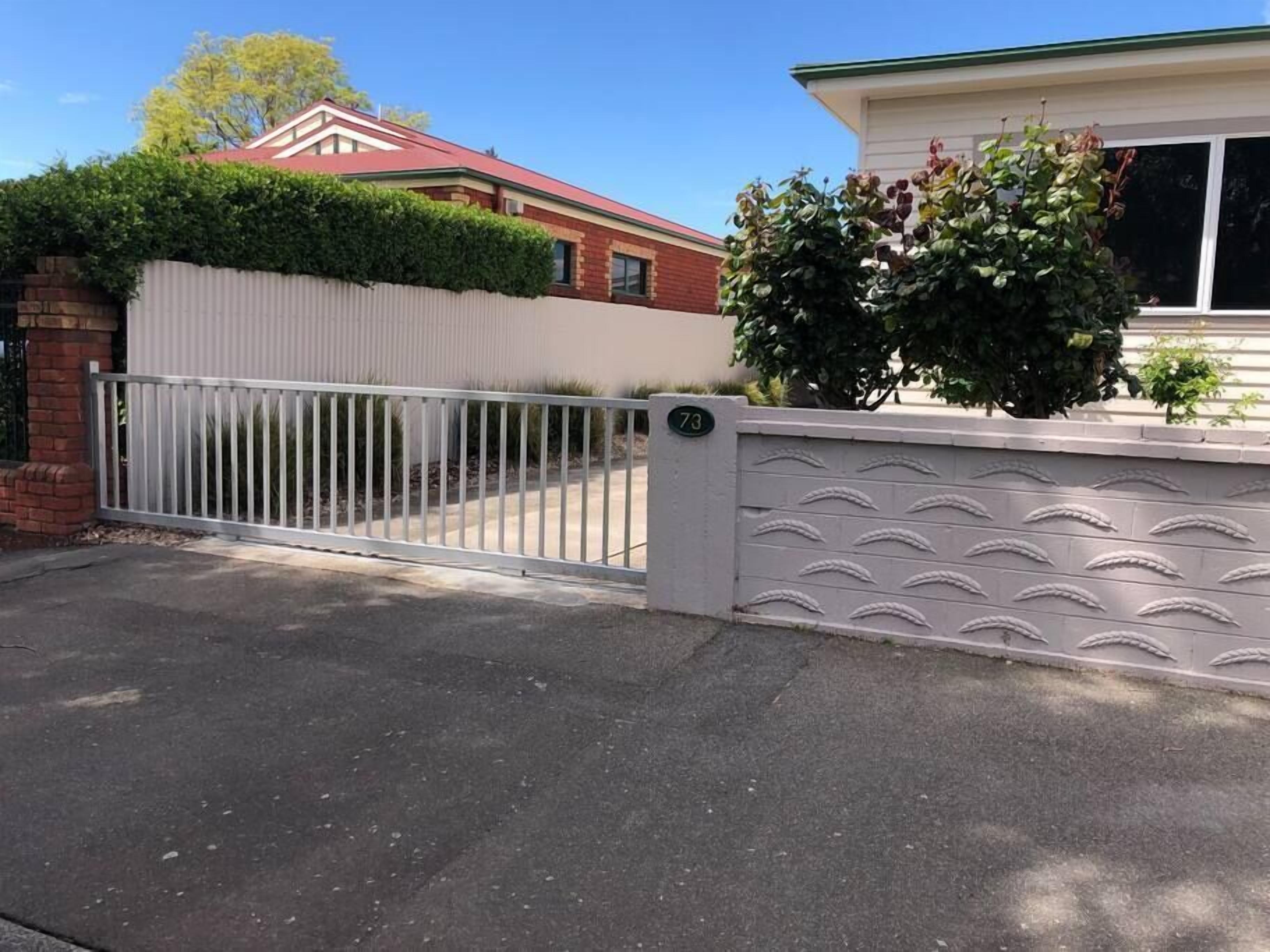 Sliding gate to secure yard. Lickabke if required. 