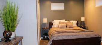 Updated Basement Apartment with Hottub & Incredible City View