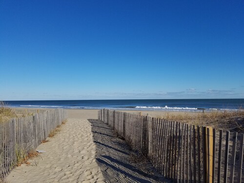 Unit 3 South - End Unit Townhome w/Garage, Ocean block, Sleeps 12