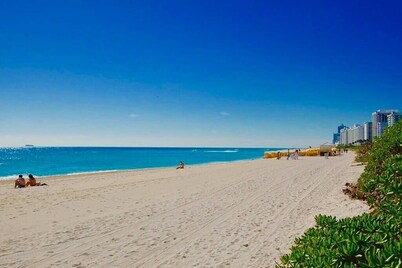 Directly on the Beach – Pool & Ocean View