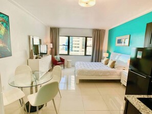 1 chambre, bureau, fer et planche à repasser, Wi-Fi gratuit
