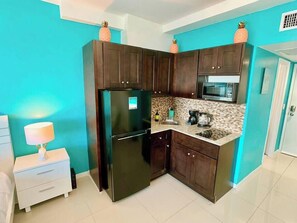 Fridge, microwave, stovetop, coffee/tea maker