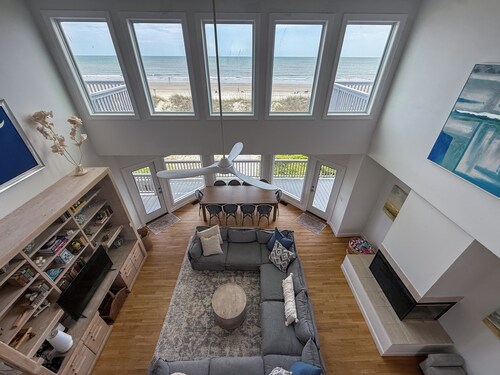 OCEANFRONT/BEACHFRONT- 7 Bedroom House!
One block from Restaurants and Shops!!!