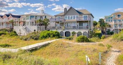 OCEANFRONT/BEACHFRONT- 7 Bedroom House!
One block from Restaurants and Shops!!!