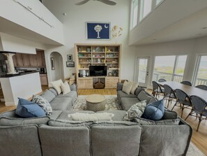 Smart TV, chimenea, videojuegos y reproductor de DVD