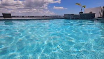 Piscine extérieure, piscine chauffée