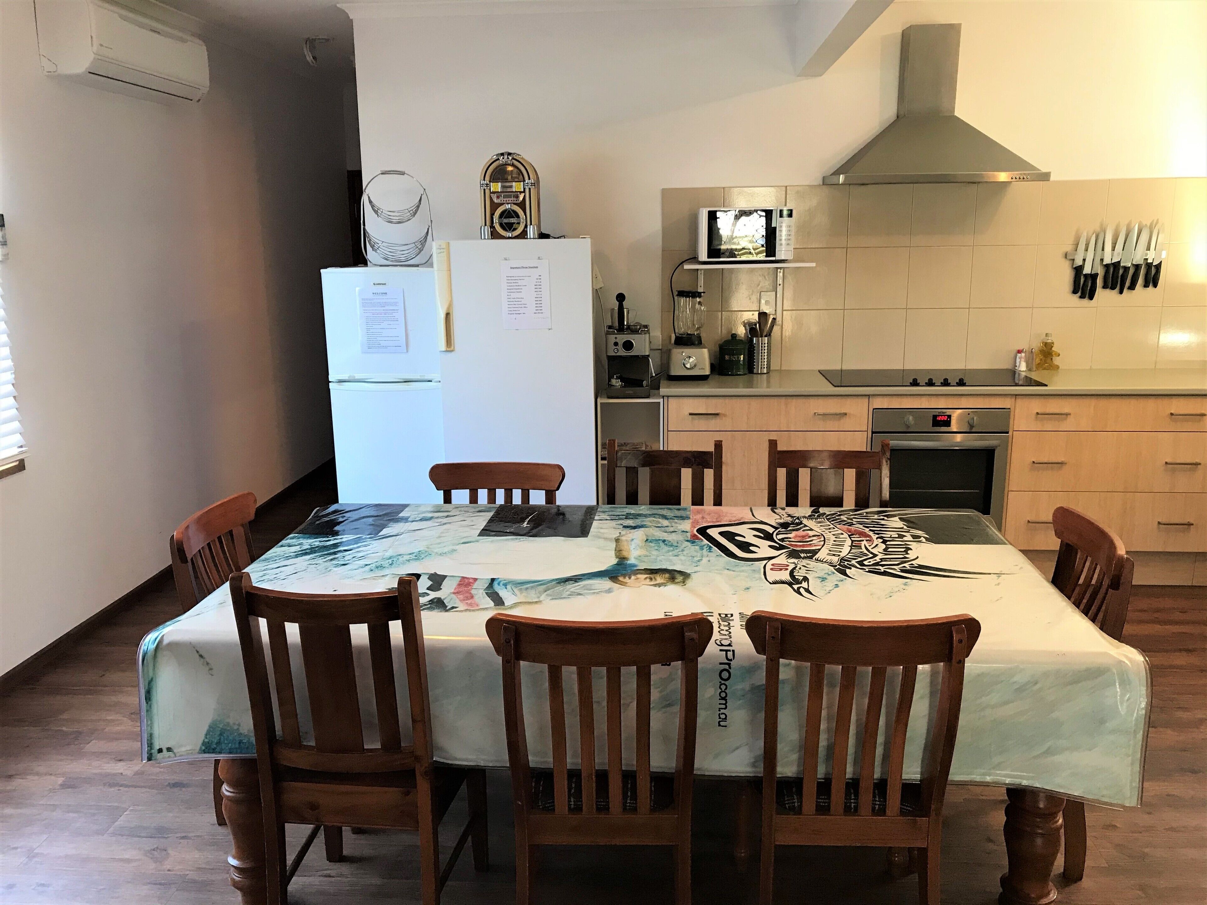 'The Sands' - spacious holiday home for large groups of family & friends. — image 7