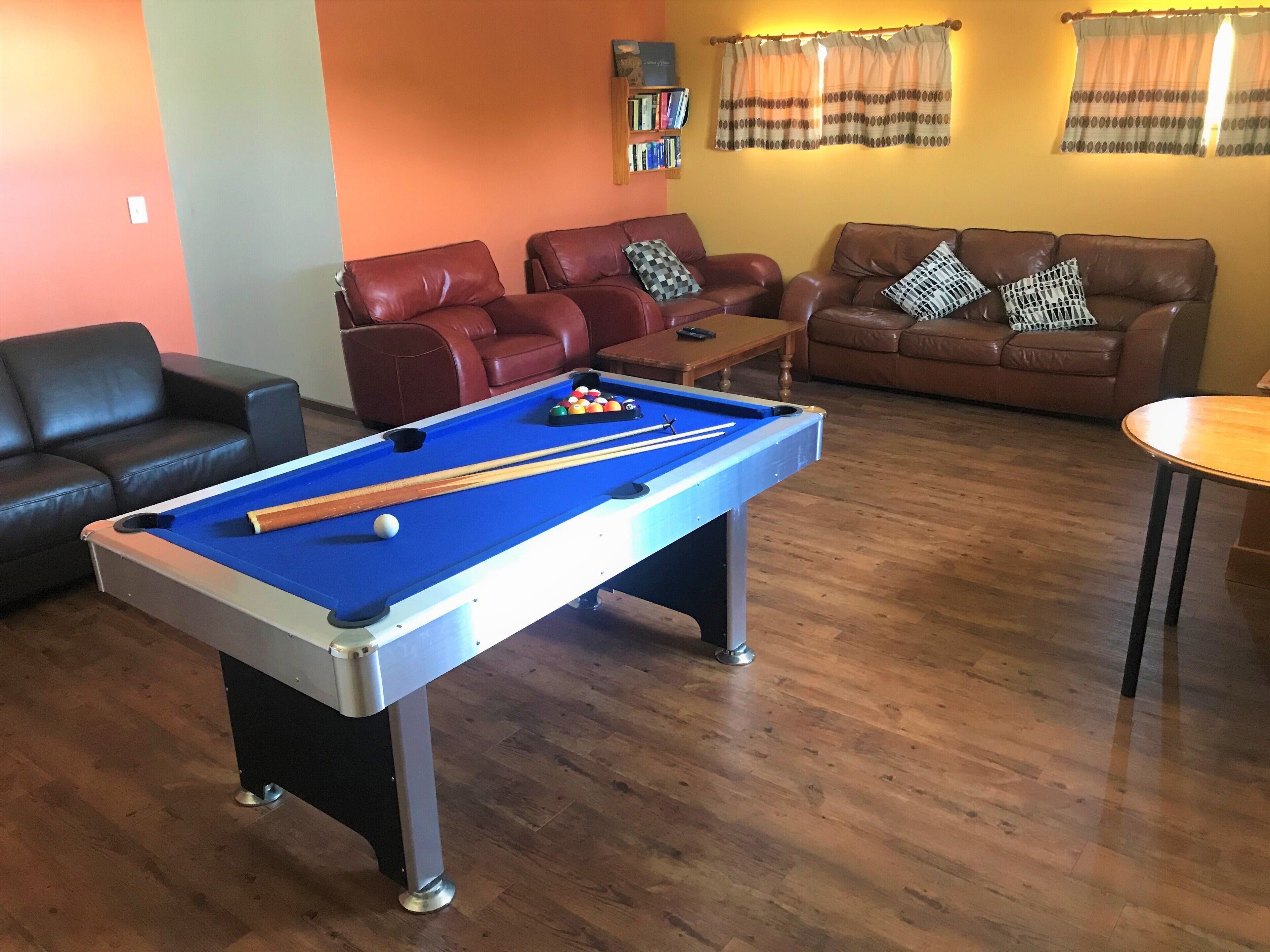 'The Sands' - spacious holiday home for large groups of family & friends. — image 3