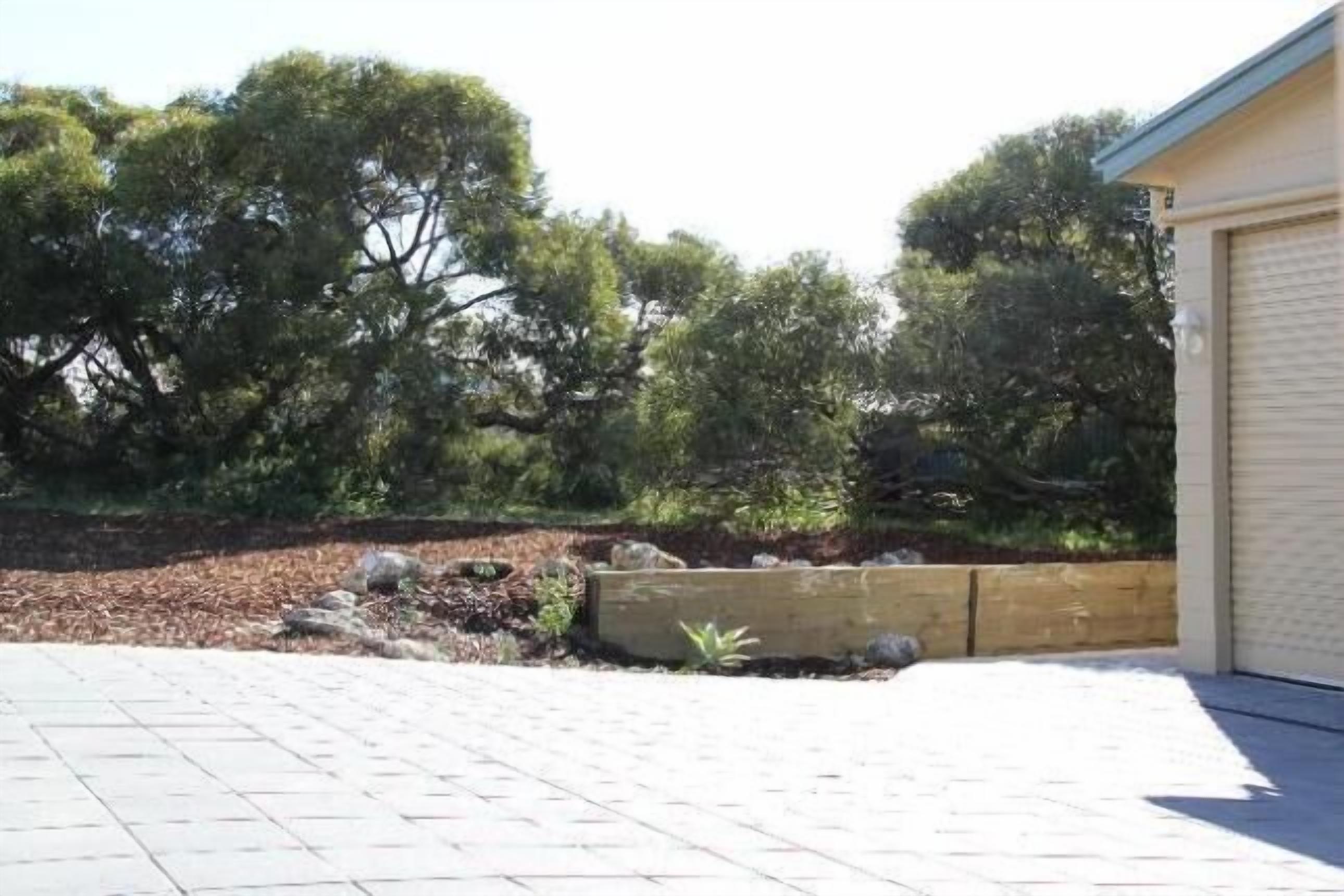 'The Sands' - spacious holiday home for large groups of family & friends. — image 2