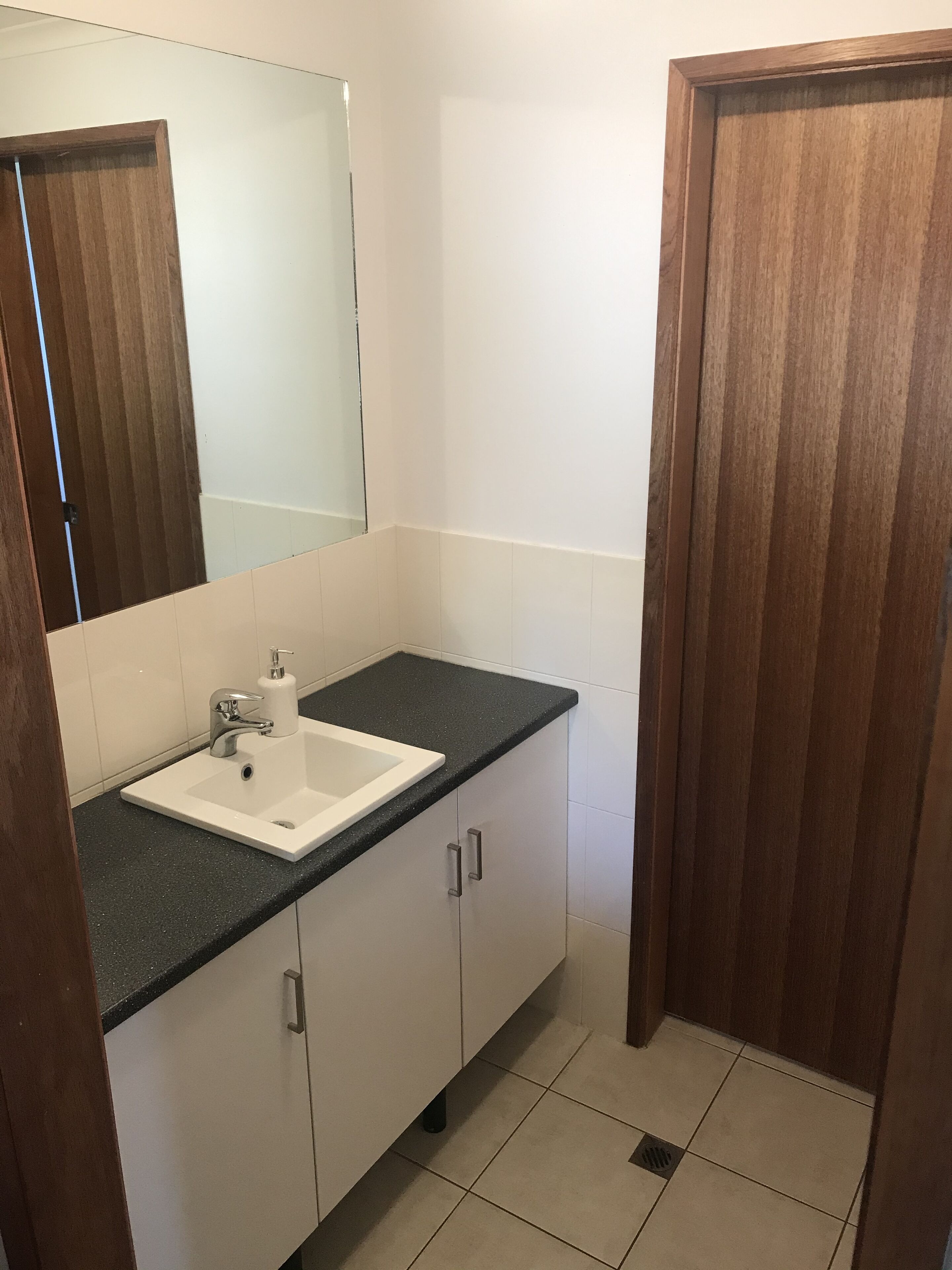 'The Sands' - spacious holiday home for large groups of family & friends. — image 17