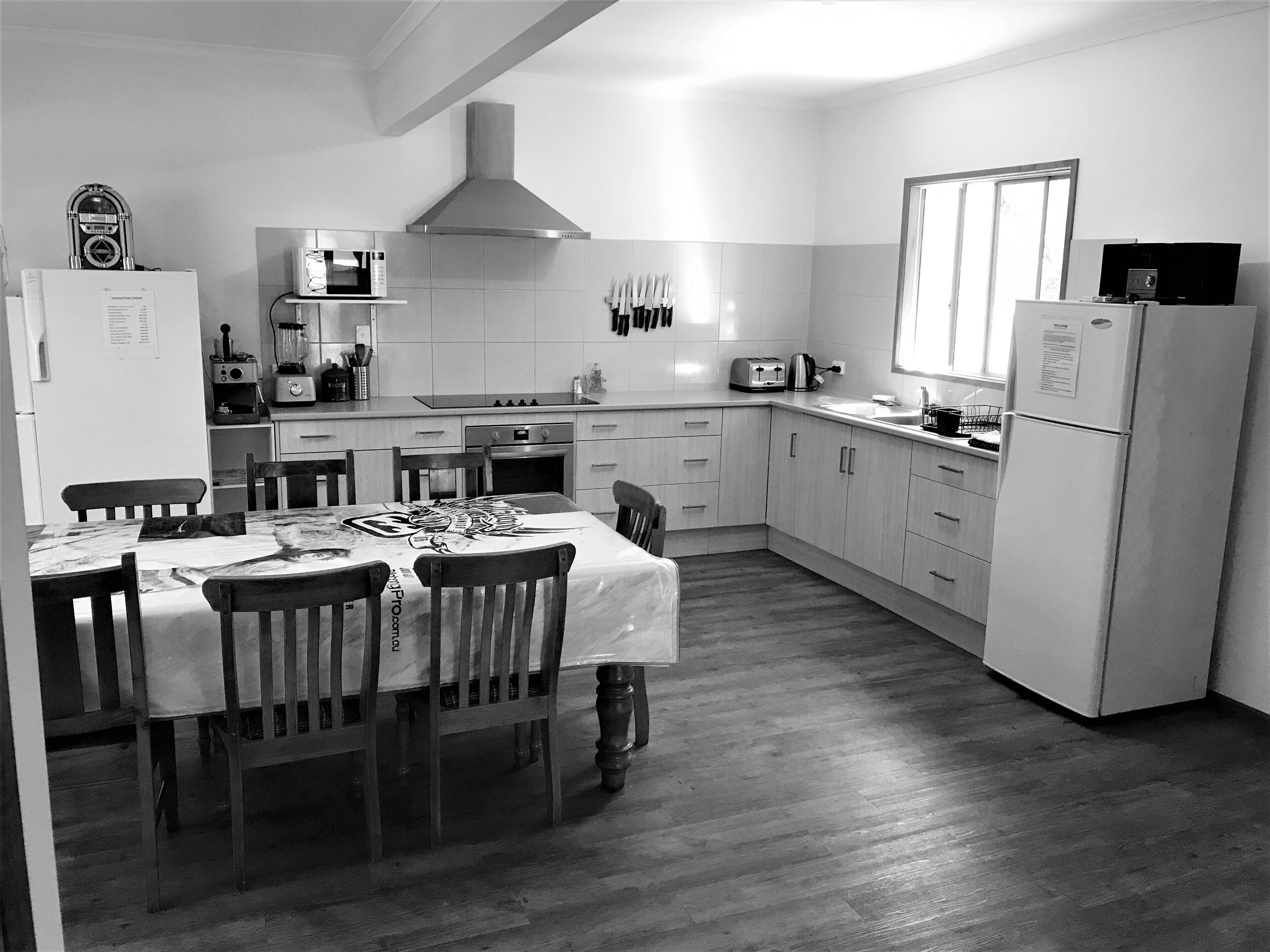 'The Sands' - spacious holiday home for large groups of family & friends. — image 5