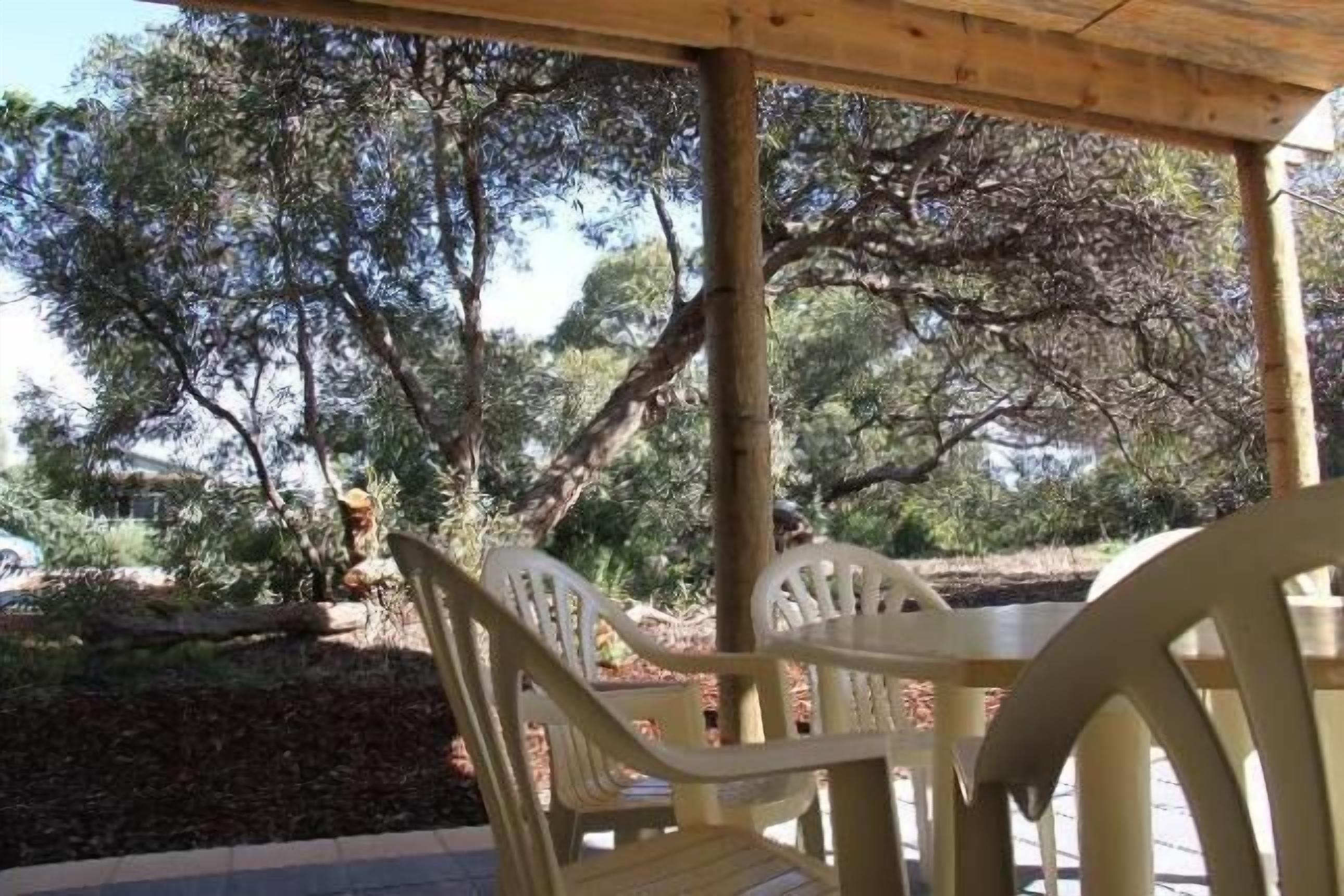 'The Sands' - spacious holiday home for large groups of family & friends. — image 8