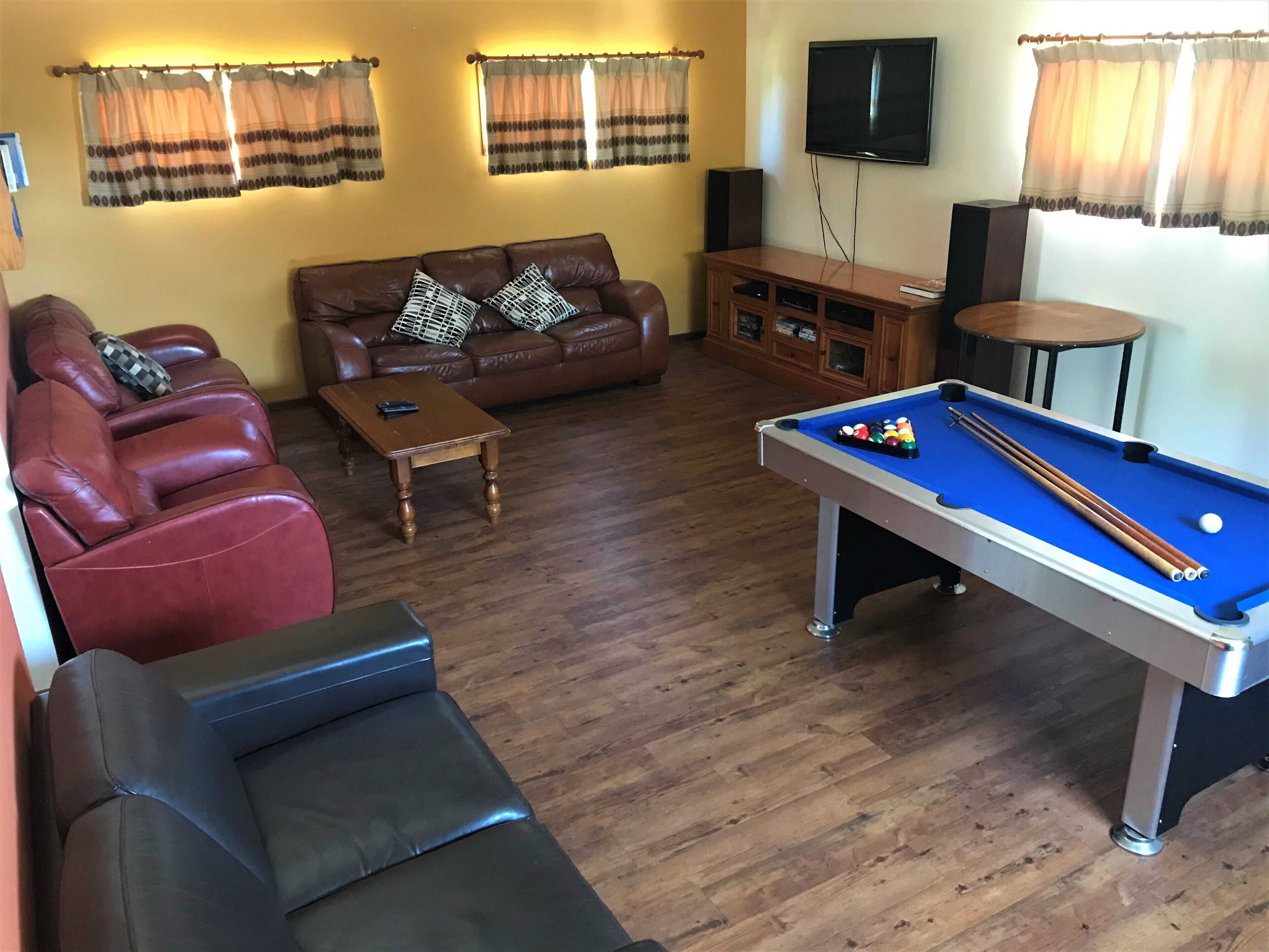 'The Sands' - spacious holiday home for large groups of family & friends. — image 4