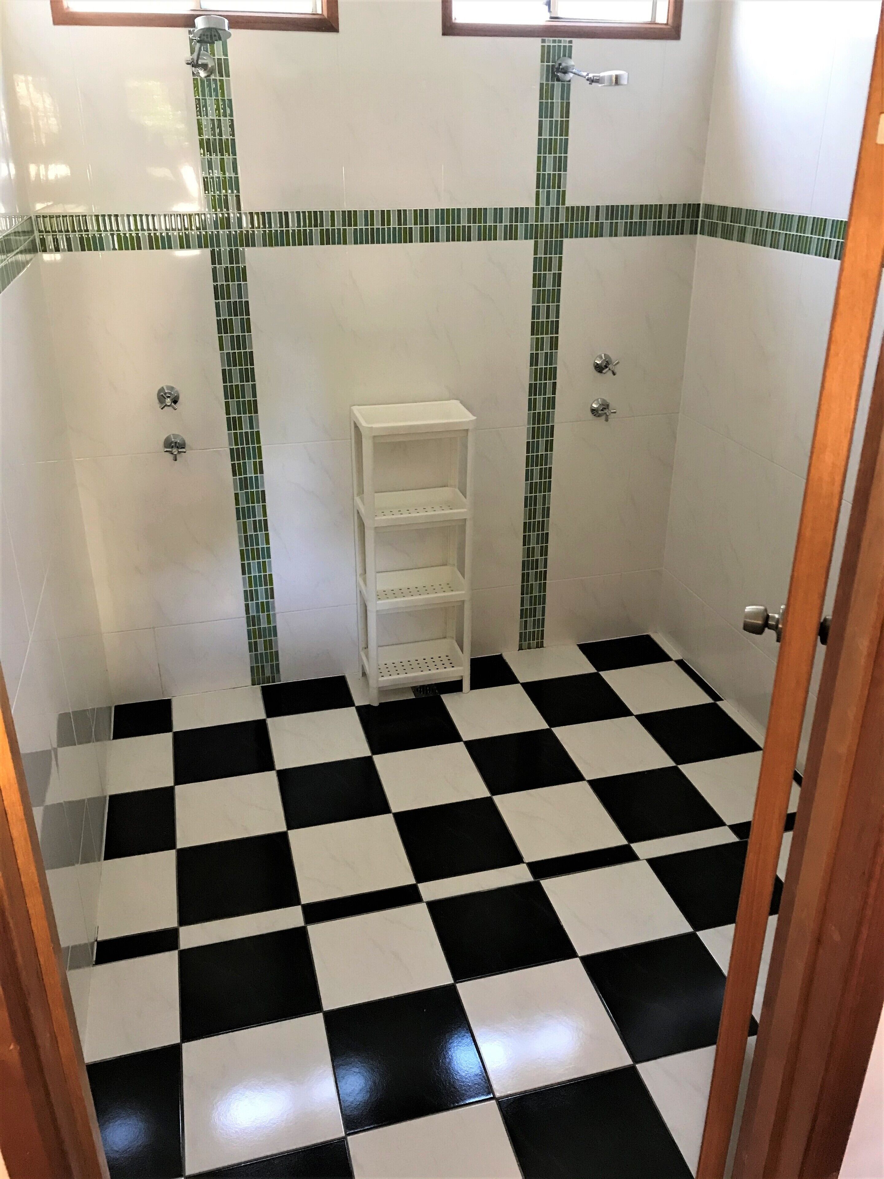 'The Sands' - spacious holiday home for large groups of family & friends. — image 9