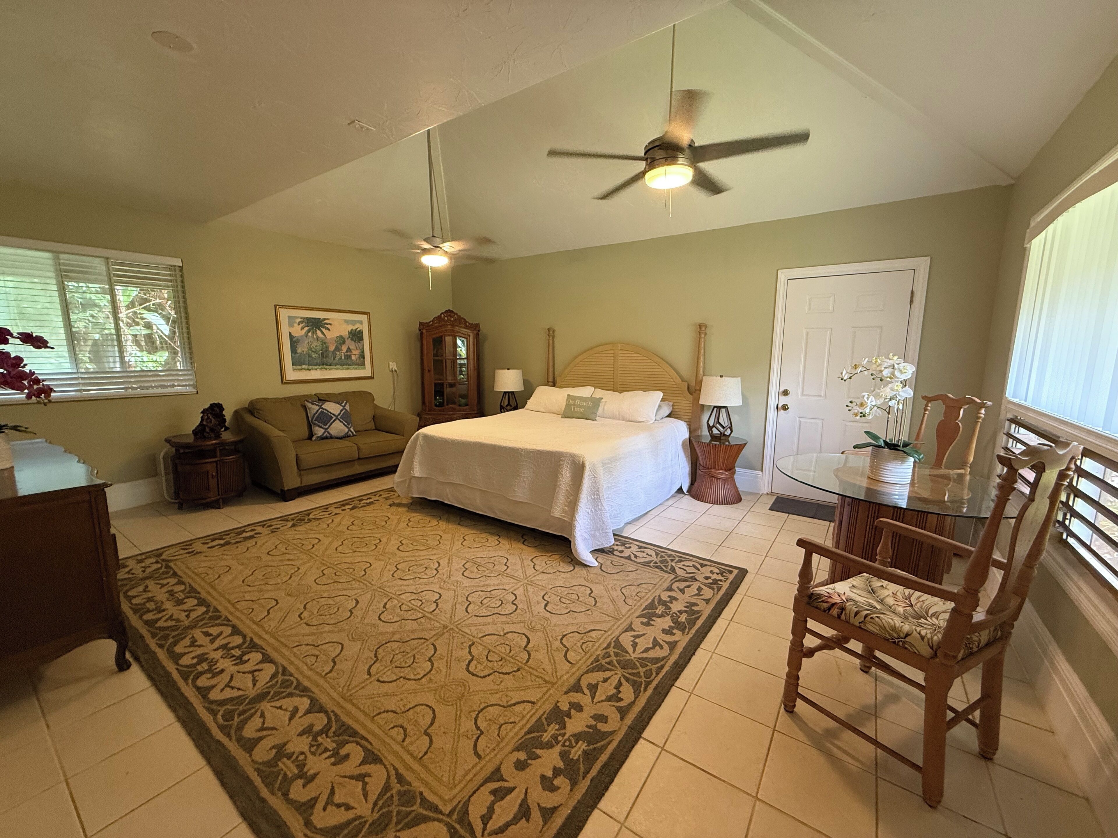 3 sovrum, skrivbord, gratis wi-fi och sängkläder