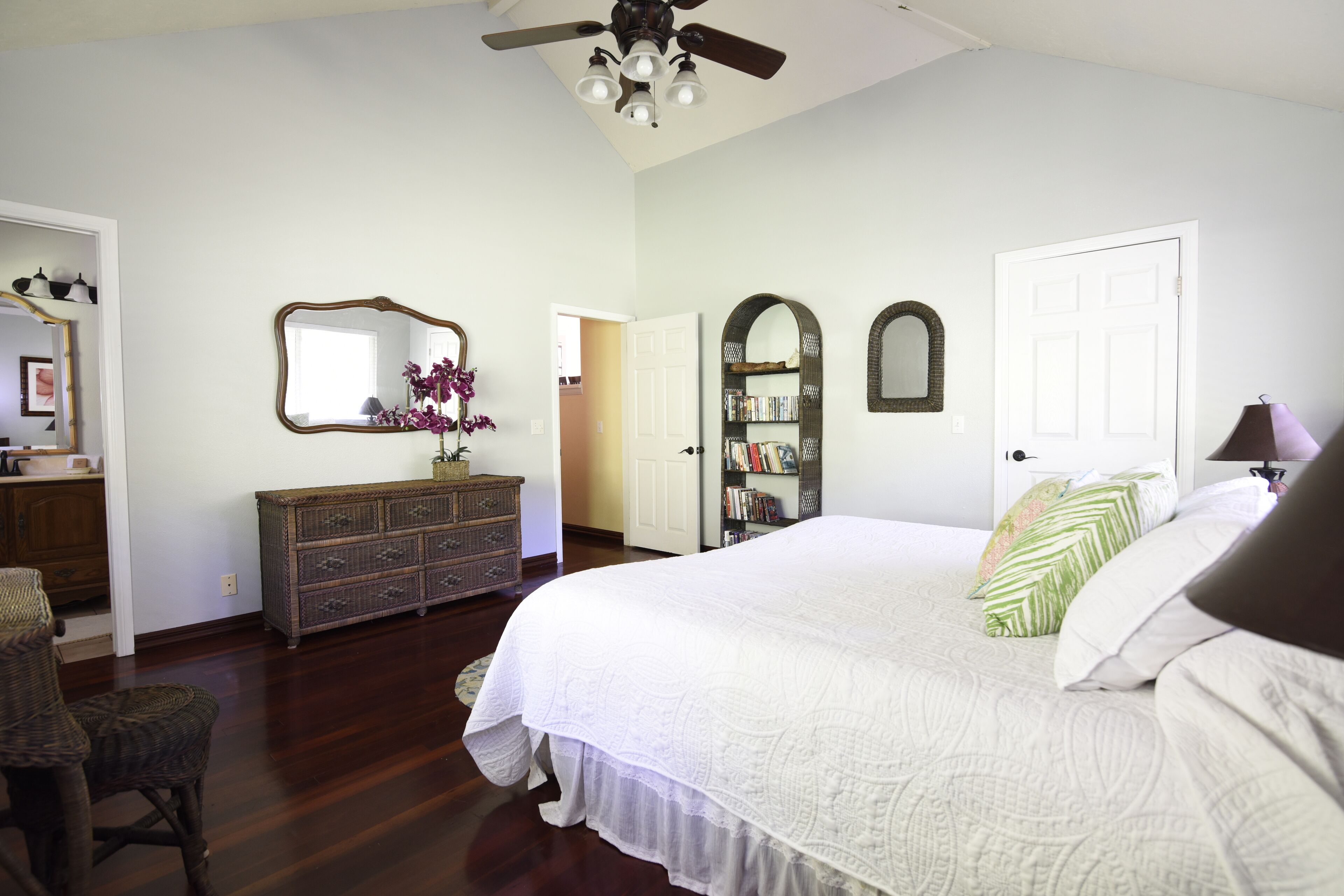 3 habitaciones, escritorio, wifi gratis y ropa de cama 