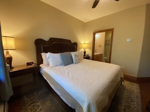 2 habitaciones, escritorio, tabla de planchar con plancha y wifi gratis