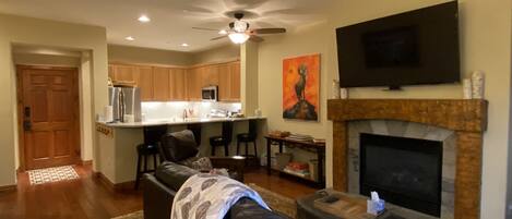 Smart TV, fireplace, books, offices