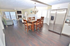 Horno, placa de cocina, cafetera/tetera