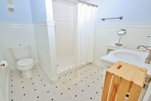 Apartment | Bathroom - Las Brisas 424 Apartment 2 (New Smyrna Beach)
