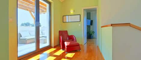 Smart TV, chimenea, videojuegos, reproductor de DVD
