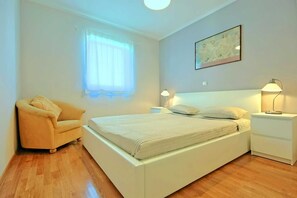 3 chambres, fer et planche à repasser, Wi-Fi, literie fournie