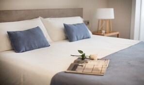 5 bedrooms, desk, iron/ironing board, travel crib