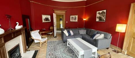 TV, fireplace, DVD player, books