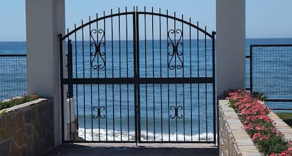 Appartement climatisé avec vue imprenable sur la mer et grande terrasse au rez-de-chaussée