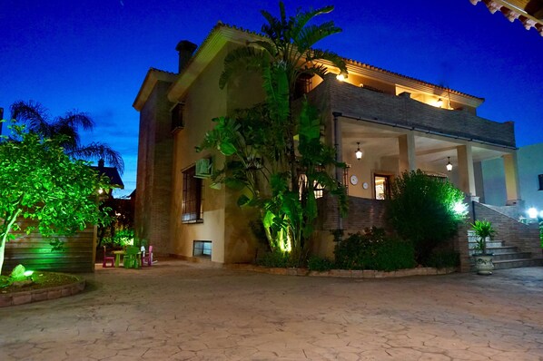 Exterior - Exclusive villa with private pool, outdoor barbecue and game room 13 p. (Alhaurín el Grande (Málaga))