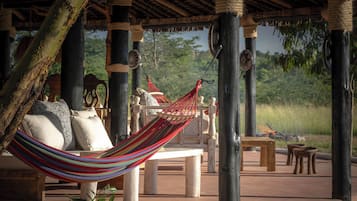 Breakfast, lunch and dinner served