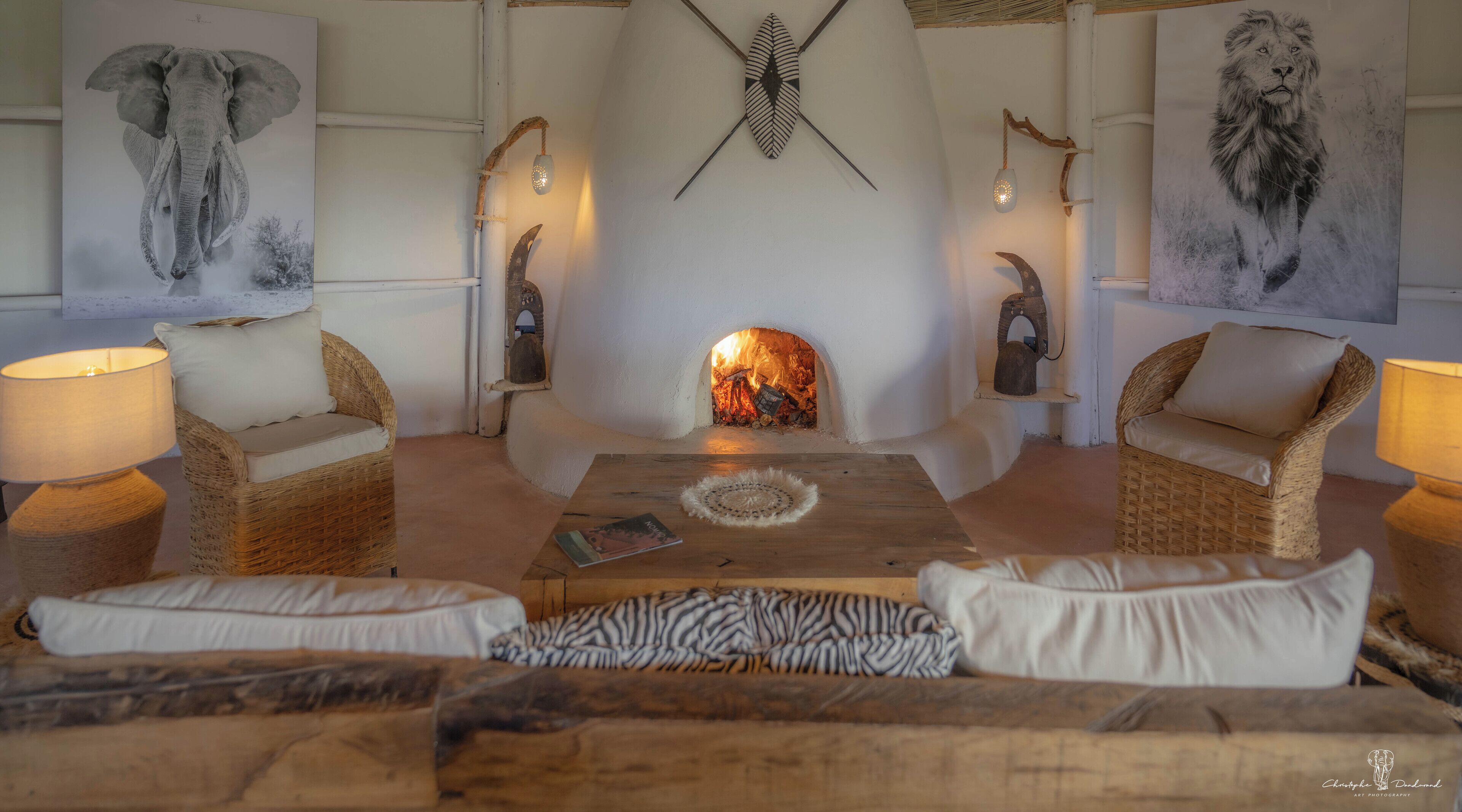 Breakfast, lunch and dinner served