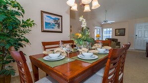 In-room dining - Sandy Ridge - 408 Earlmont By Fairytale VR (Davenport)