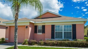 House, 3 Bedrooms | Property entrance - Sandy Ridge - 408 Earlmont By Fairytale VR (Davenport)