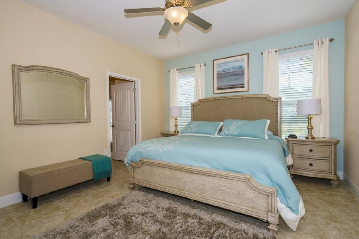 5 bedrooms, desk, iron/ironing board, free WiFi
