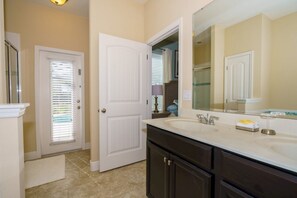 Shower, hair dryer, towels - Solterra - 5380 Oakbourne By Fairytale VR (Davenport)