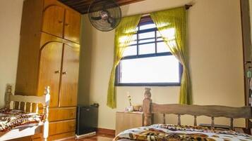 Chalet (Yellow) | Minibar dan didekorasi berbeda-beda