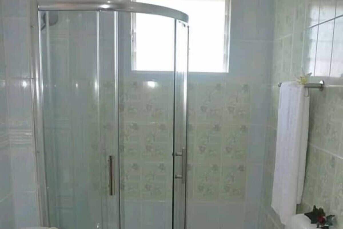 Chambre | Salle de bain | Baignoire et douche séparées, baignoire d'eau douce